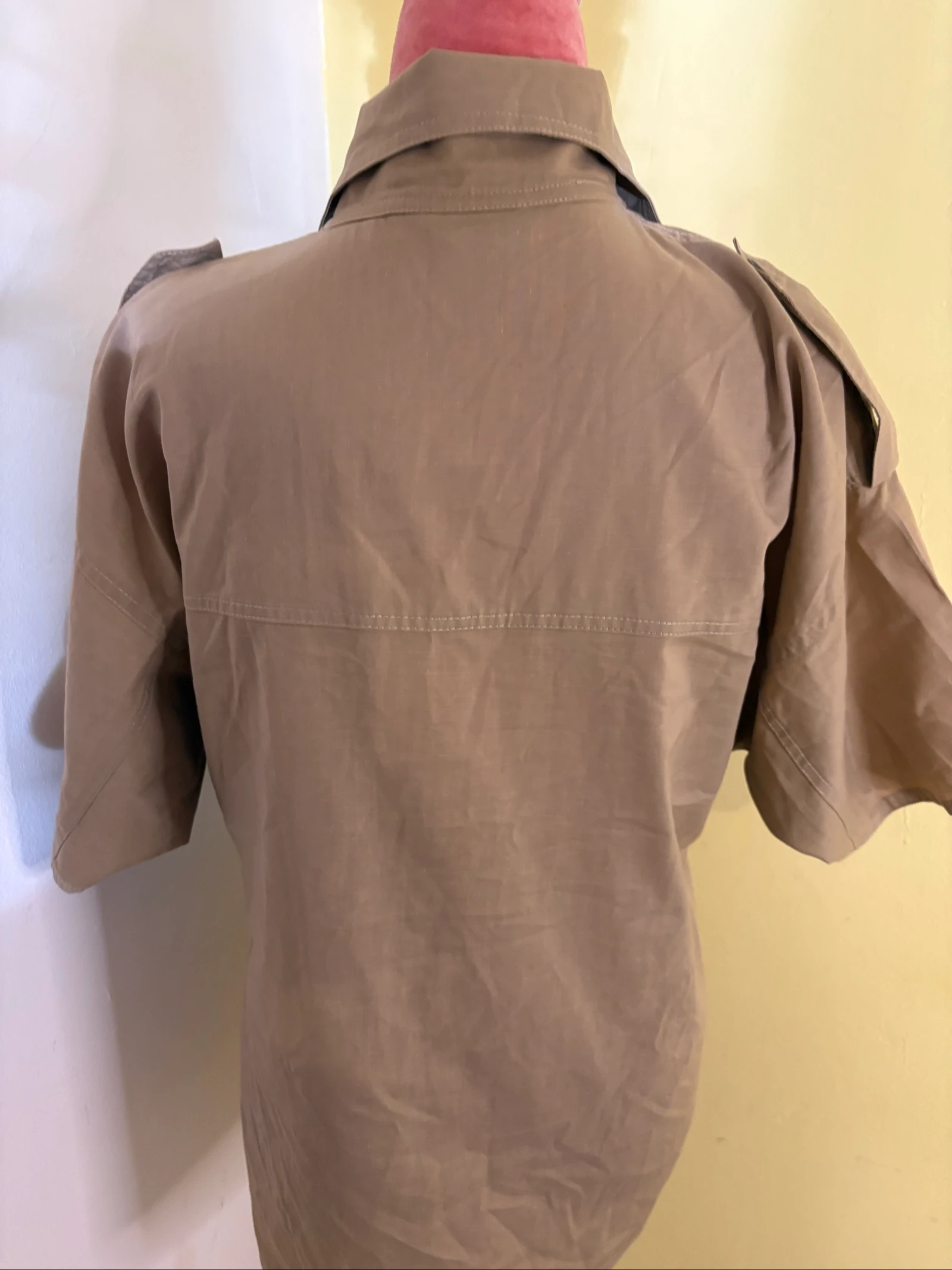 Camisa Safari Oversized Beige con Bolsillos y Charreteras – photo 6